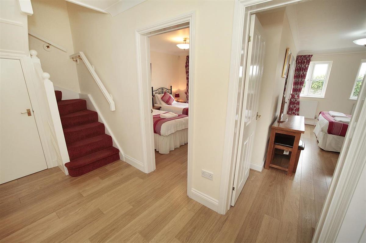 FENNEL COTTAGE with sea view (sleeps 8 adults)
