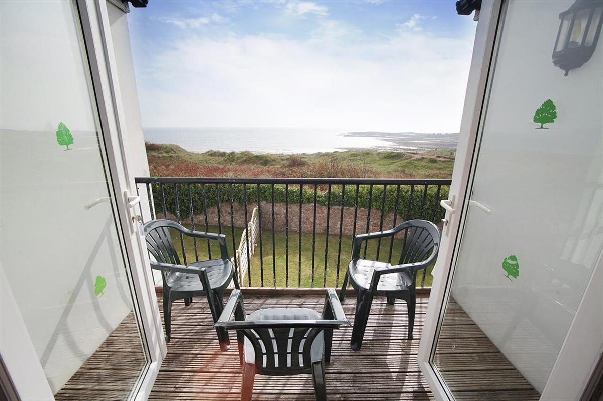 MAIZE COTTAGE with sea view (sleeps 8 adults)