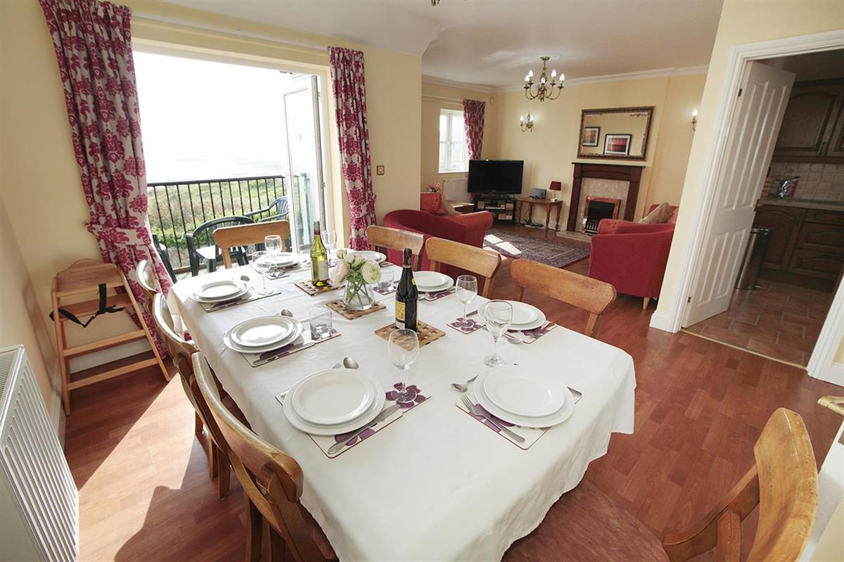 CLOVER COTTAGE with sea view (sleeps 8 adults)