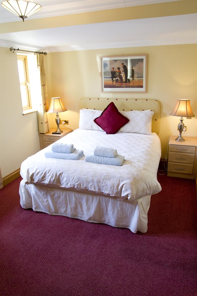 THE RICKYARD B&B DOUBLE ROOM WITH WALK-IN SHOWER
