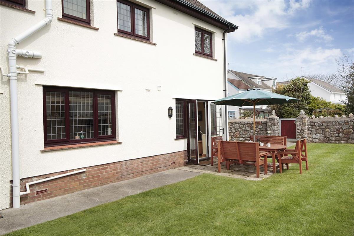 CHERRY TREE COTTAGE (sleeps 5 adults)